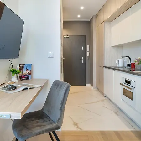 Apartment Unique With Balcony And Parking By Renters *