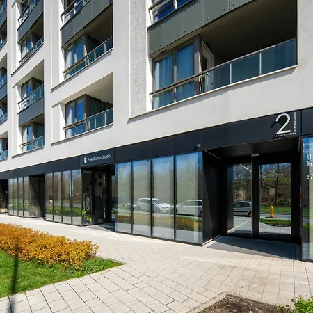 Unique With Balcony And Parking By Renters *